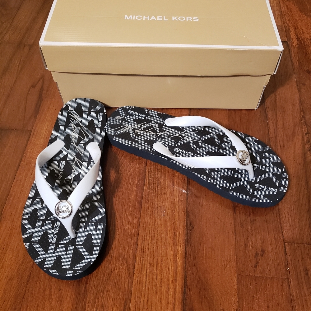Michael Kors flip flop